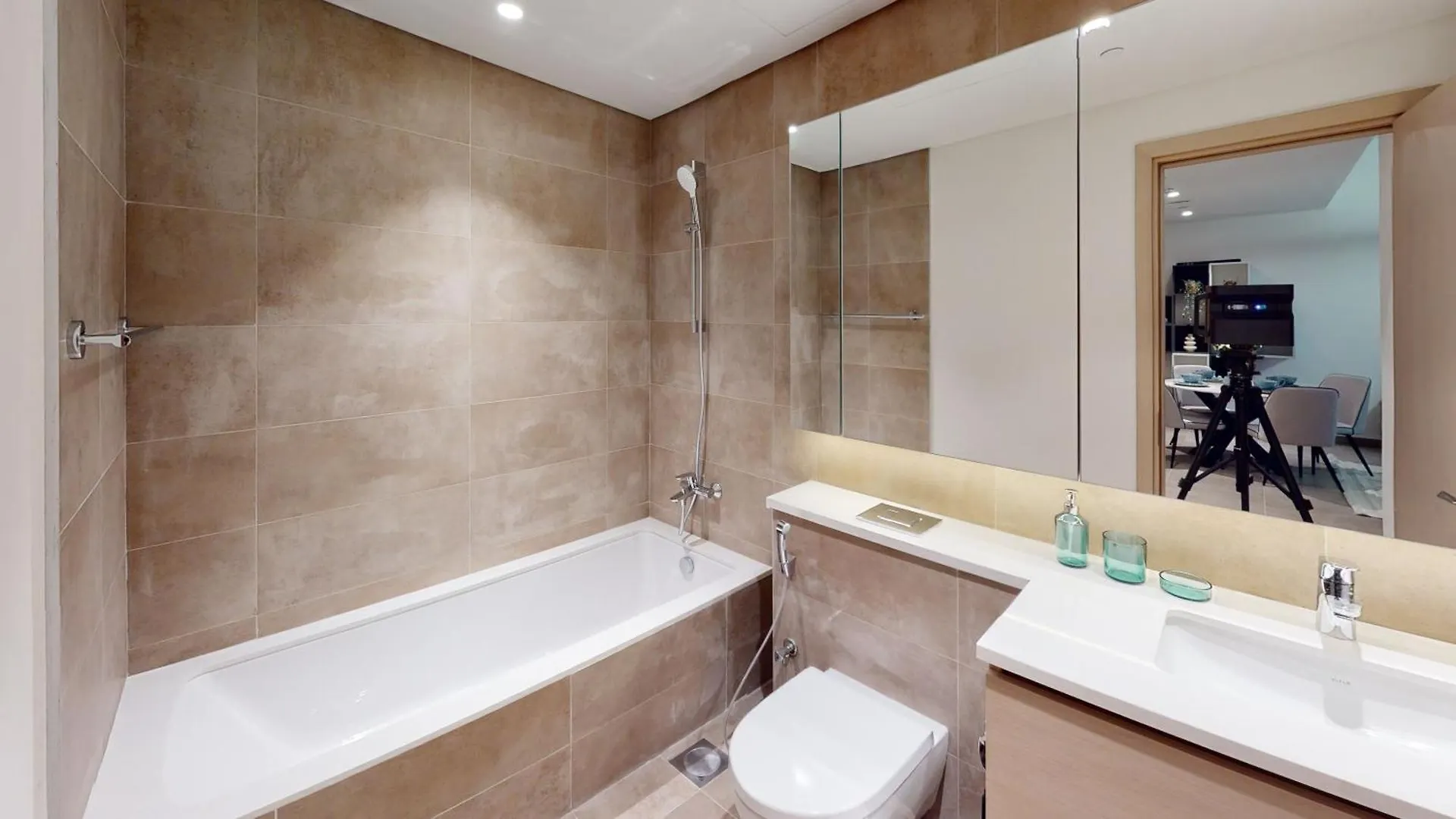 Dvr Luxurious 1Br Retreat In Creek Gate Apartment Dubai